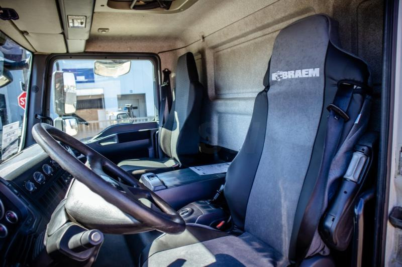 Interior photo 1: Leasing of MAN TGM 18.250 BL -E5 MAN TGM 18.250 BL -E5 Interior photo 1: Leasing of MAN TGM 18.250 BL -E5 MAN TGM 18.250 BL -E5