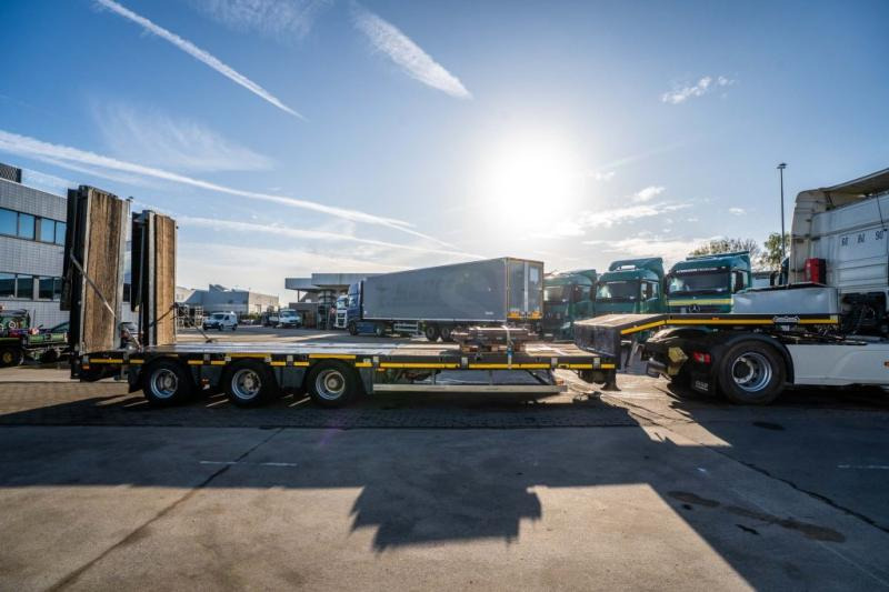 Nooteboom MCOS-48-03V(3xgestuurd/gelenkt/dir.) +ext.6.2m - Semi-trailer: picture 3 Nooteboom MCOS-48-03V(3xgestuurd/gelenkt/dir.) +ext.6.2m - Semi-trailer: picture 3