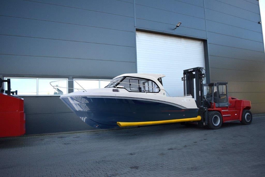 Kalmar DCE150-6 Marine Forklift For Boat Handling - Diesel forklift: picture 1 Kalmar DCE150-6 Marine Forklift For Boat Handling - Diesel forklift: picture 1