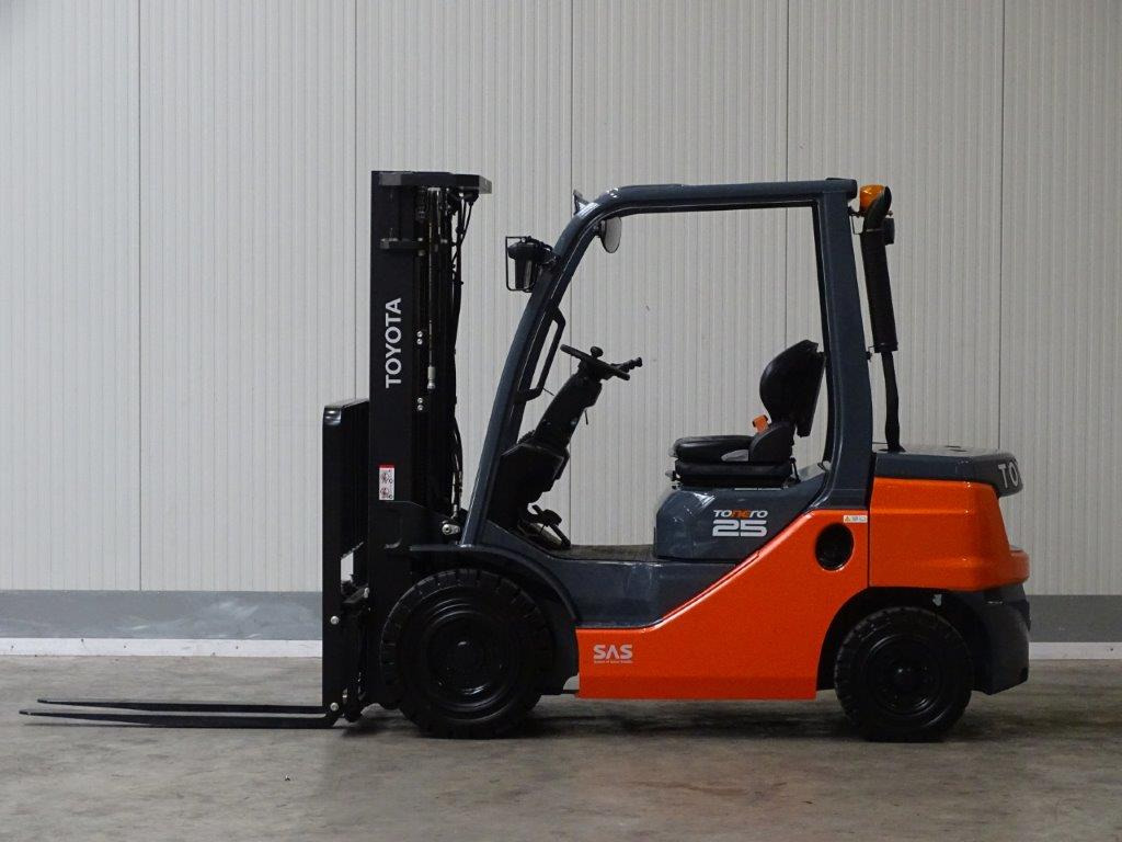 Toyota 52-8FDF25 - DEMO - TRIPLEX - Diesel forklift: picture 1 Toyota 52-8FDF25 - DEMO - TRIPLEX - Diesel forklift: picture 1