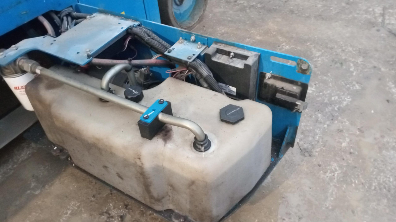 Scissor lift GENIE GS4047: picture 15