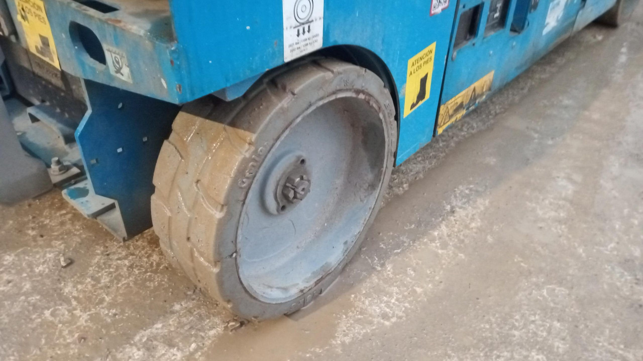 Scissor lift GENIE GS4047: picture 12