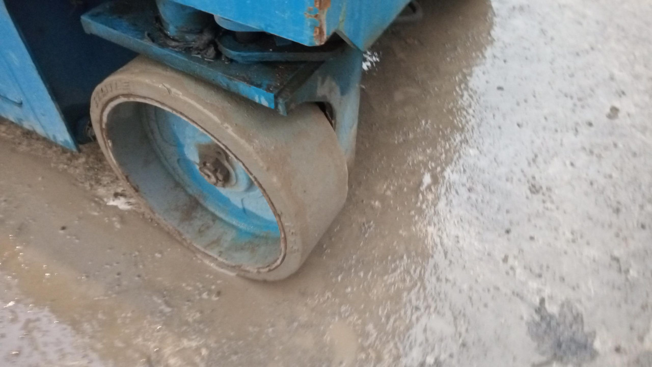 Scissor lift GENIE GS4047: picture 10