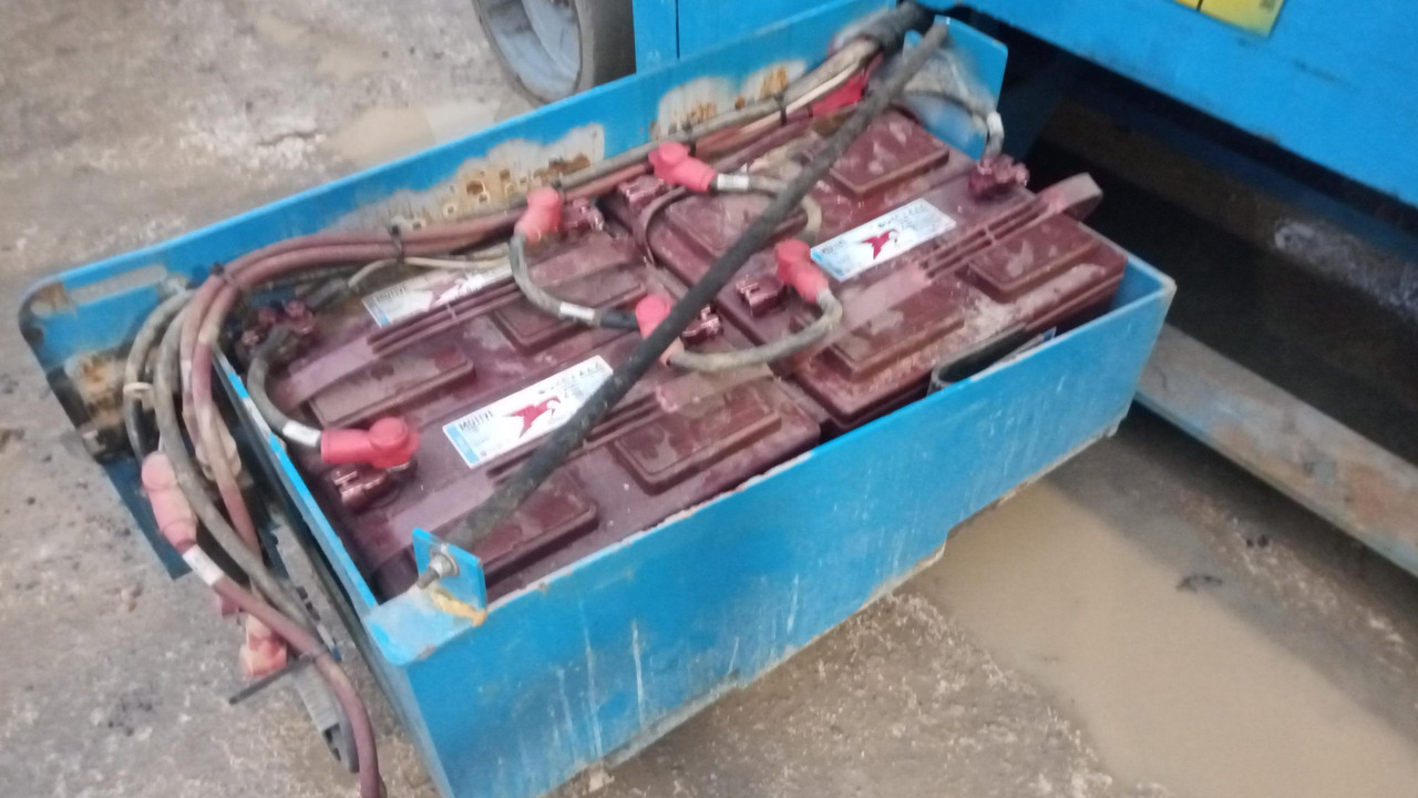 Scissor lift GENIE GS4047: picture 14