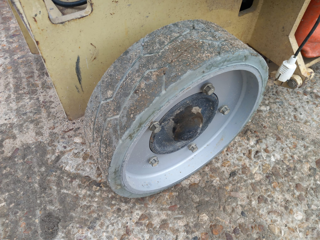 Scissor lift JLG 2030ES: picture 11