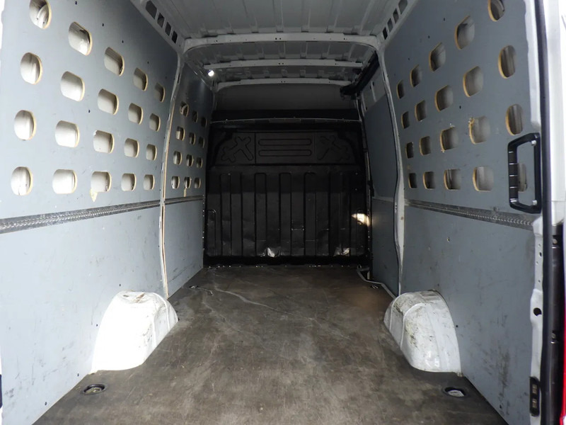 Iveco Daily 35S14 L2/H2 Hi Matic Automaat / Trekhaak - Panel van: picture 5 Iveco Daily 35S14 L2/H2 Hi Matic Automaat / Trekhaak - Panel van: picture 5
