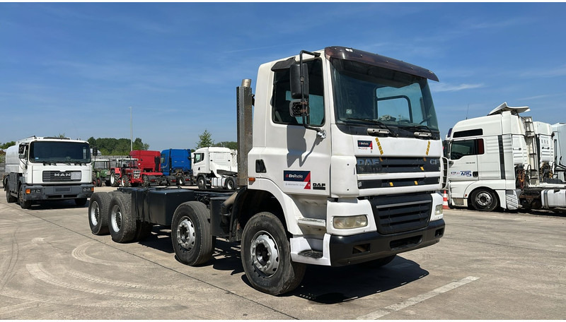 DAF 85 CF 430 (EURO 3 / MANUAL GEARBOX / BOITE MANUELLE / BIG HUB / 8X4 / STEEL SUSP. / LAMES) - Cab chassis truck: picture 5 DAF 85 CF 430 (EURO 3 / MANUAL GEARBOX / BOITE MANUELLE / BIG HUB / 8X4 / STEEL SUSP. / LAMES) - Cab chassis truck: picture 5