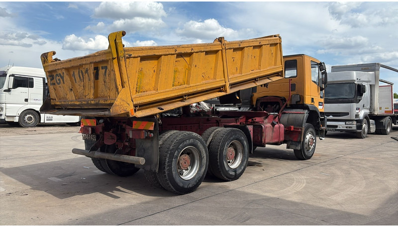 Iveco Eurotrakker 260 E 34 (POMPE MANUELLE / 6X6 / LAMES / GRAND PONT / STEEL SUSP. / MANUAL PUMP) - Tipper: picture 5 Iveco Eurotrakker 260 E 34 (POMPE MANUELLE / 6X6 / LAMES / GRAND PONT / STEEL SUSP. / MANUAL PUMP) - Tipper: picture 5