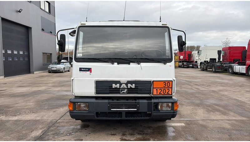 MAN 10.153 (7500L / FULL STEEL / LAMES / BOITE MANUELLE / MANUAL GEARBOX) - Tank truck: picture 5 MAN 10.153 (7500L / FULL STEEL / LAMES / BOITE MANUELLE / MANUAL GEARBOX) - Tank truck: picture 5