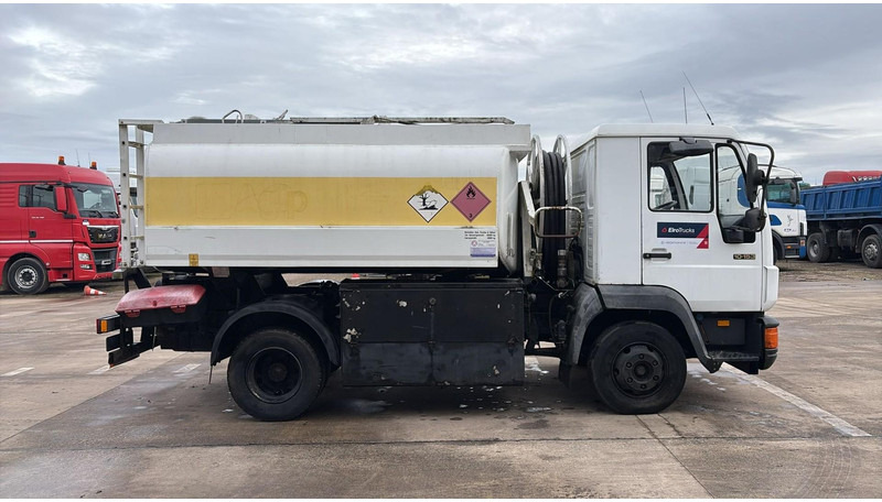 MAN 10.153 (7500L / FULL STEEL / LAMES / BOITE MANUELLE / MANUAL GEARBOX) - Tank truck: picture 3 MAN 10.153 (7500L / FULL STEEL / LAMES / BOITE MANUELLE / MANUAL GEARBOX) - Tank truck: picture 3