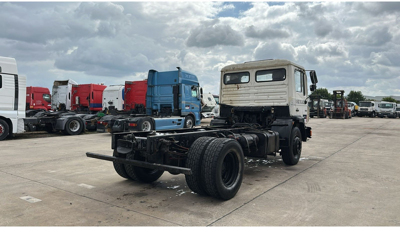 MAN 18.232 (MANUAL PUMP / 6 CYLINDER / POMPE MANUELLE / LAMES / STEEL SUSPENSION) - Cab chassis truck: picture 5 MAN 18.232 (MANUAL PUMP / 6 CYLINDER / POMPE MANUELLE / LAMES / STEEL SUSPENSION) - Cab chassis truck: picture 5