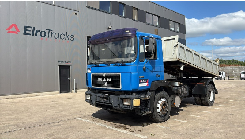 MAN 19.322 (MANUAL PUMP / STEEL SUSP. / LAMES / POMPE MANUELLE / BIG AXLE / GRAND PONT) - Tipper: picture 1 MAN 19.322 (MANUAL PUMP / STEEL SUSP. / LAMES / POMPE MANUELLE / BIG AXLE / GRAND PONT) - Tipper: picture 1