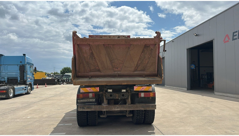 Mercedes-Benz Actros 4143 (8X6 / LAMES / EPS / V6 / GRAND PONT / BIG AXLE / 3 PEDALES) - Tipper: picture 4 Mercedes-Benz Actros 4143 (8X6 / LAMES / EPS / V6 / GRAND PONT / BIG AXLE / 3 PEDALES) - Tipper: picture 4