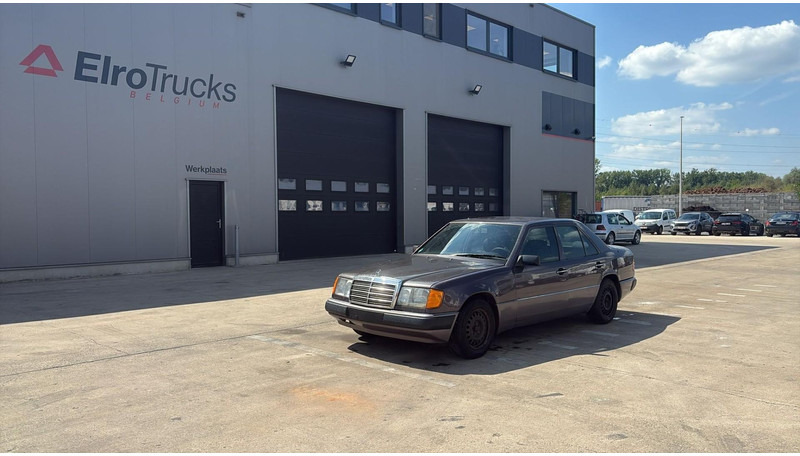 Mercedes-Benz E-Klasse 200 (GERMAN CAR / VOITURE D'ALLEMAGNE / ESSENCE / PETROL / MANUAL) - Sedan: picture 1 Mercedes-Benz E-Klasse 200 (GERMAN CAR / VOITURE D'ALLEMAGNE / ESSENCE / PETROL / MANUAL) - Sedan: picture 1