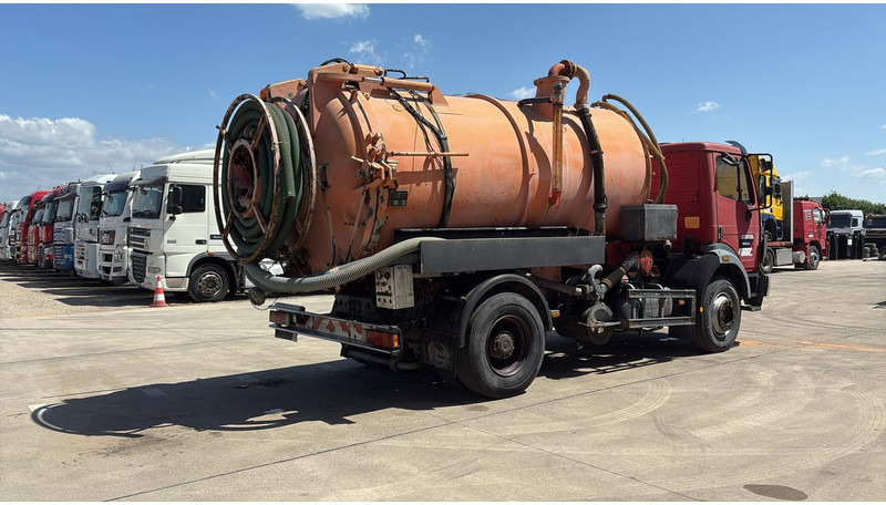 Mercedes-Benz SK 1824 (11.000 L VACUUM / HYDROCUREUR / V6 / BOITE MANUELLE) - Vacuum truck: picture 4 Mercedes-Benz SK 1824 (11.000 L VACUUM / HYDROCUREUR / V6 / BOITE MANUELLE) - Vacuum truck: picture 4