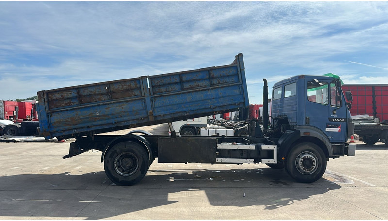 Mercedes-Benz SK 1924 (GRAND PONT / LAMES / STEEL SUSP. / V6 / BONNE ETAT / BOITE MANUELLE) - Tipper: picture 4 Mercedes-Benz SK 1924 (GRAND PONT / LAMES / STEEL SUSP. / V6 / BONNE ETAT / BOITE MANUELLE) - Tipper: picture 4