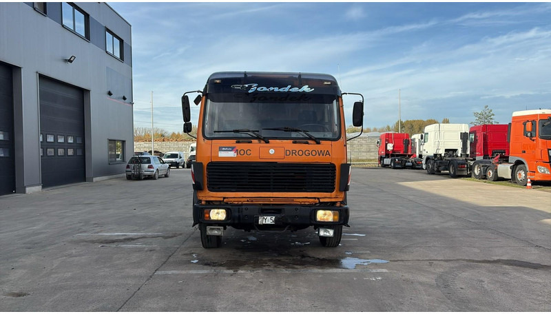 Mercedes-Benz SK 2222 (V6 / FULL STEEL / LAMES / BOITE MANUELLE / POMPE MANUELLE / 8 ROUES / 6X2) - Cab chassis truck: picture 2 Mercedes-Benz SK 2222 (V6 / FULL STEEL / LAMES / BOITE MANUELLE / POMPE MANUELLE / 8 ROUES / 6X2) - Cab chassis truck: picture 2