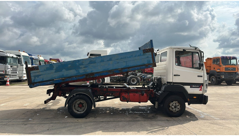 Mercedes-Benz SK 809 (POMPE MANUELLE / MANUAL PUMP / HELPER / AUXILAIRY / SPER / STEEL SUSP.) - Tipper: picture 2 Mercedes-Benz SK 809 (POMPE MANUELLE / MANUAL PUMP / HELPER / AUXILAIRY / SPER / STEEL SUSP.) - Tipper: picture 2
