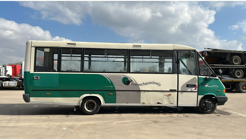 Mercedes-Benz Vario 614 (BELGIAN BUS / MANUAL PUMP / POMPE MANUELLE / BOITE MANUELLE / LAMES) - City bus: picture 4 Mercedes-Benz Vario 614 (BELGIAN BUS / MANUAL PUMP / POMPE MANUELLE / BOITE MANUELLE / LAMES) - City bus: picture 4