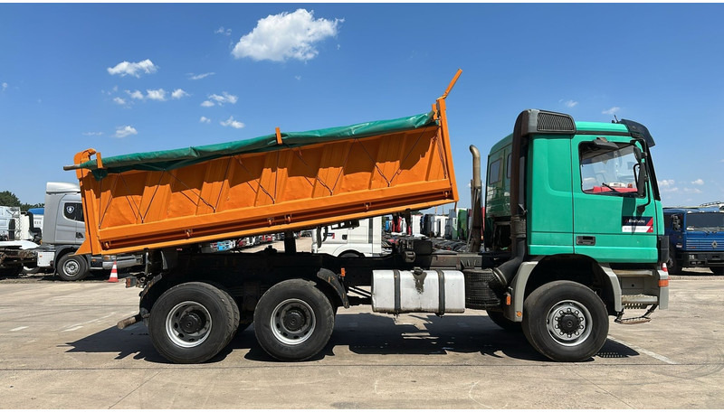 Mercedes-Benz actros 3340 (EPS / 6X6 / 3 PEDALES / LAMES / GRAND PONT / BIG AXLE / TRES PROPRE) - Tipper: picture 4 Mercedes-Benz actros 3340 (EPS / 6X6 / 3 PEDALES / LAMES / GRAND PONT / BIG AXLE / TRES PROPRE) - Tipper: picture 4