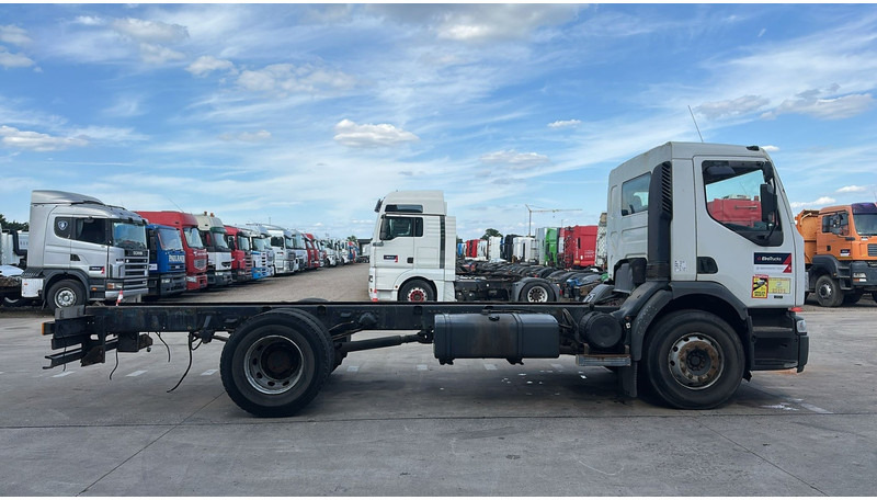 Renault PREMIUM 260 (CAMION FRANCAIS / LAMES / STEEL SUSP. / BOITE MANUELLE / POMPE MANUELLE) - Cab chassis truck: picture 5 Renault PREMIUM 260 (CAMION FRANCAIS / LAMES / STEEL SUSP. / BOITE MANUELLE / POMPE MANUELLE) - Cab chassis truck: picture 5