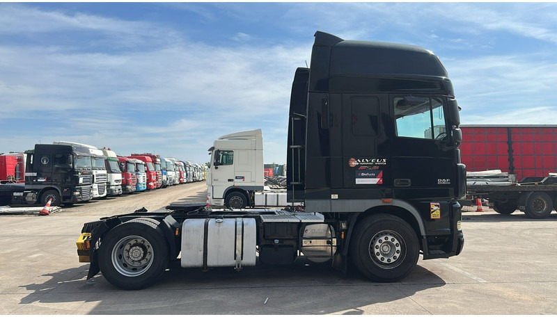 DAF 105 XF 460 (BOITE MANUELLE / MANUAL GEARBOX / AIRCO / PROPRE / AC / RETARDER) - Tractor unit: picture 4 DAF 105 XF 460 (BOITE MANUELLE / MANUAL GEARBOX / AIRCO / PROPRE / AC / RETARDER) - Tractor unit: picture 4