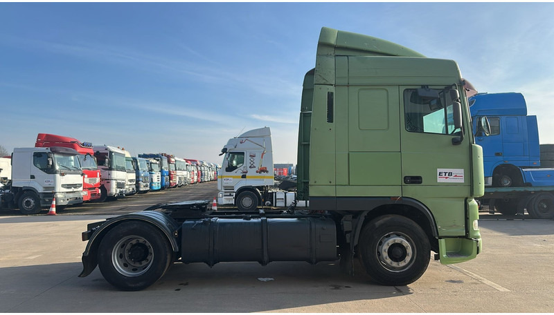 DAF XF 95.430 (EURO 2 / MANUAL PUMP / POMPE MANUELLE / BOITE MANUELLE) - Tractor unit: picture 2 DAF XF 95.430 (EURO 2 / MANUAL PUMP / POMPE MANUELLE / BOITE MANUELLE) - Tractor unit: picture 2