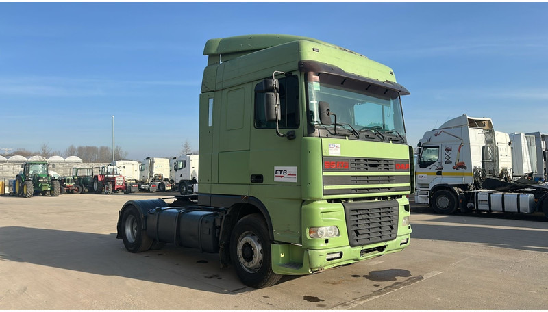 DAF XF 95.430 (EURO 2 / MANUAL PUMP / POMPE MANUELLE / BOITE MANUELLE) - Tractor unit: picture 3 DAF XF 95.430 (EURO 2 / MANUAL PUMP / POMPE MANUELLE / BOITE MANUELLE) - Tractor unit: picture 3