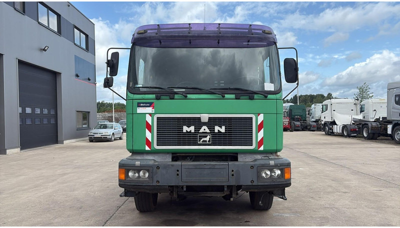 MAN 25.372 (6X2 / MANUAL PUMP / POMPE MANUELLE / 8 TYRES / 6 CYLINDERS) - Tractor unit: picture 2 MAN 25.372 (6X2 / MANUAL PUMP / POMPE MANUELLE / 8 TYRES / 6 CYLINDERS) - Tractor unit: picture 2