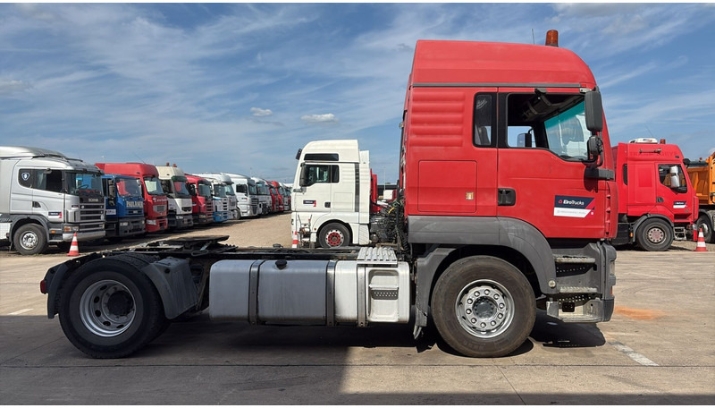 MAN TGA 18.390 (BOITE MANUELLE / MANUAL GEARBOX / PTO / POMPE HYDRAULIQUE) - Tractor unit: picture 4 MAN TGA 18.390 (BOITE MANUELLE / MANUAL GEARBOX / PTO / POMPE HYDRAULIQUE) - Tractor unit: picture 4