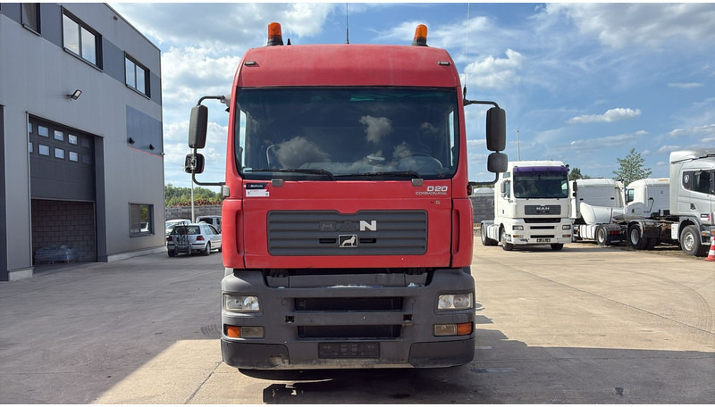 MAN TGA 18.390 (BOITE MANUELLE / MANUAL GEARBOX / PTO / POMPE HYDRAULIQUE) - Tractor unit: picture 2 MAN TGA 18.390 (BOITE MANUELLE / MANUAL GEARBOX / PTO / POMPE HYDRAULIQUE) - Tractor unit: picture 2