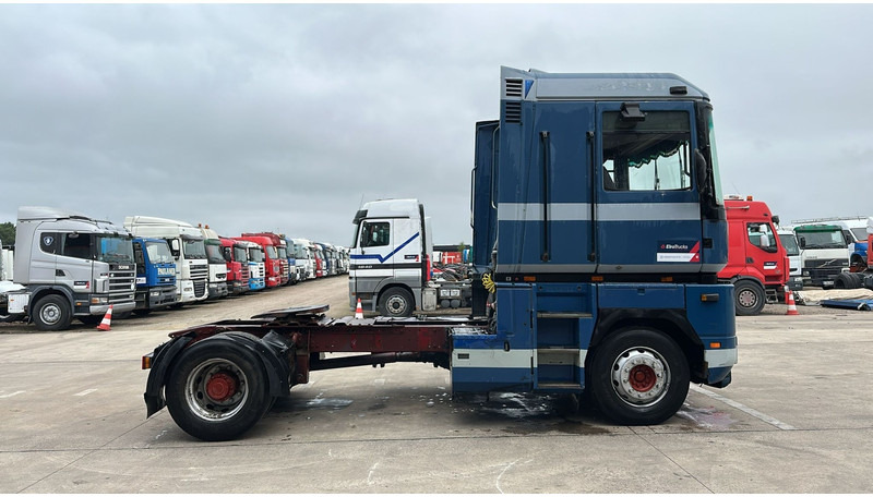 Renault Magnum AE 420 (2 CULASSE / POMPE MANUELLE / MANUAL PUMP / GRAND PONT) - Tractor unit: picture 4 Renault Magnum AE 420 (2 CULASSE / POMPE MANUELLE / MANUAL PUMP / GRAND PONT) - Tractor unit: picture 4