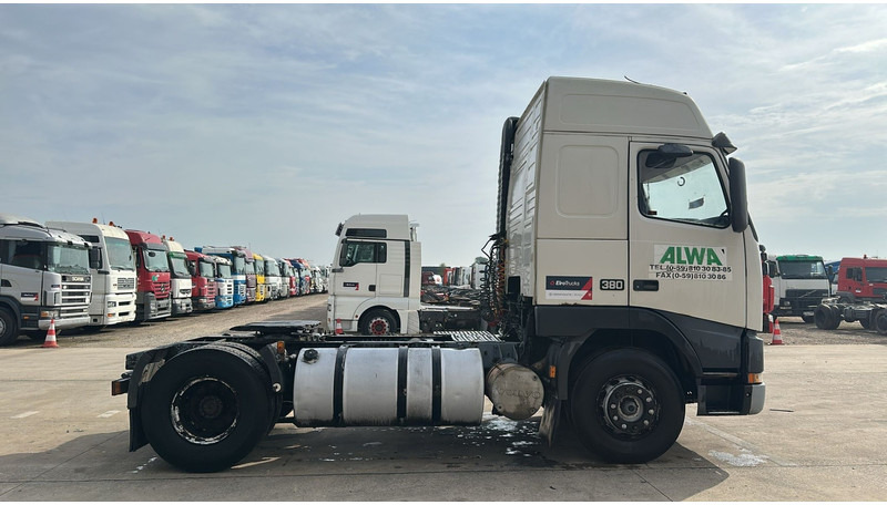 Volvo FH 12.380 (BOITE MANUELLE / MANUAL GEARBOX / EURO 2 / PTO) - Tractor unit: picture 3 Volvo FH 12.380 (BOITE MANUELLE / MANUAL GEARBOX / EURO 2 / PTO) - Tractor unit: picture 3