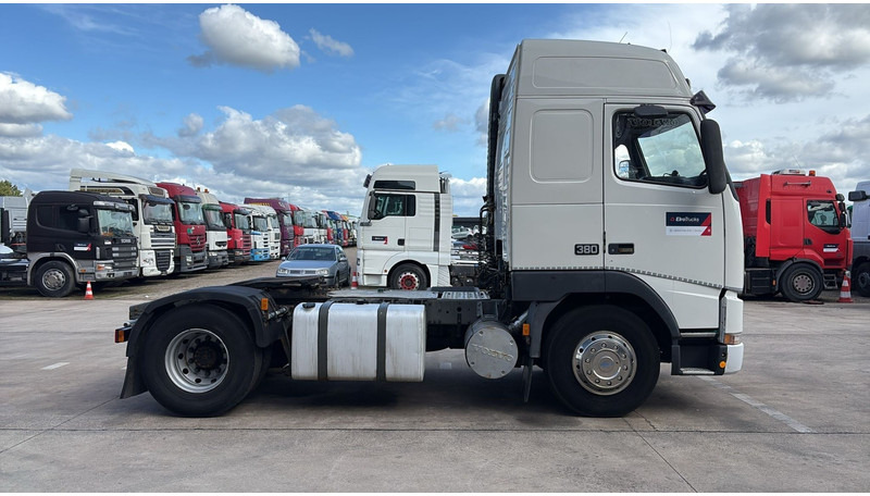 Volvo FH 12.380 (PTO / POMPE HYDRAULIQUE / HYDRAULIC PUMP / EURO 2) - Tractor unit: picture 3 Volvo FH 12.380 (PTO / POMPE HYDRAULIQUE / HYDRAULIC PUMP / EURO 2) - Tractor unit: picture 3