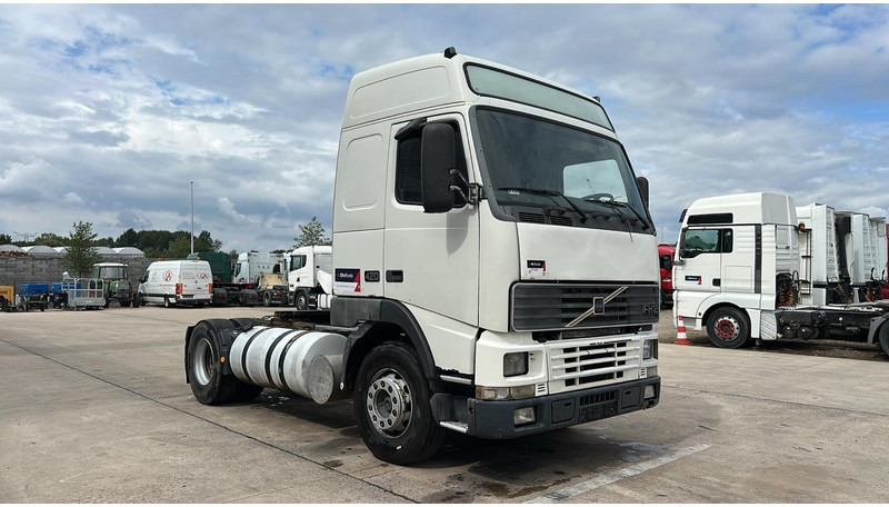 Volvo FH 12.420 (POMPE HYDRAULIQUE / PTO / BOITE MANUELLE / MANUAL GEARBOX) - Tractor unit: picture 2 Volvo FH 12.420 (POMPE HYDRAULIQUE / PTO / BOITE MANUELLE / MANUAL GEARBOX) - Tractor unit: picture 2