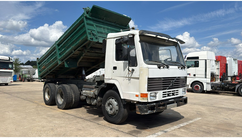 Volvo FL 10 - 280 (LAMES / POMPE MANUELLE / MANUAL PUMP / 6X4 / STEEL SUSP.) - Tipper: picture 2 Volvo FL 10 - 280 (LAMES / POMPE MANUELLE / MANUAL PUMP / 6X4 / STEEL SUSP.) - Tipper: picture 2