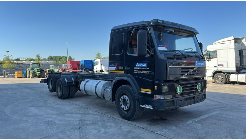 Volvo FM 12 - 380 (FULL STEEL SUSP. / SUSP. LAMES / CHASSIS LONGUE / 10 TYRES / TRES BONNE ETAT) - Cab chassis truck: picture 3 Volvo FM 12 - 380 (FULL STEEL SUSP. / SUSP. LAMES / CHASSIS LONGUE / 10 TYRES / TRES BONNE ETAT) - Cab chassis truck: picture 3