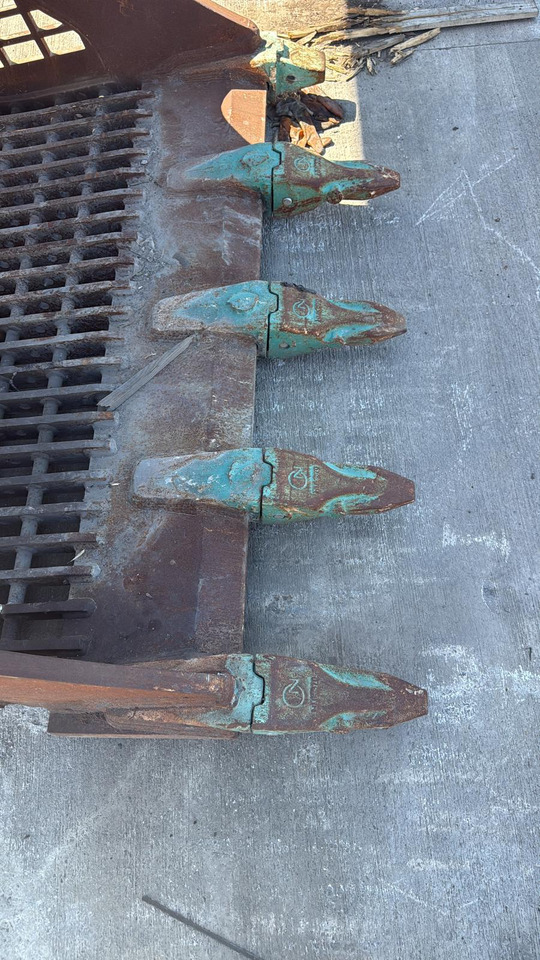 Sumitomo SH330 Screen Bucket - Excavator bucket for Crawler excavator: picture 5 Sumitomo SH330 Screen Bucket - Excavator bucket for Crawler excavator: picture 5