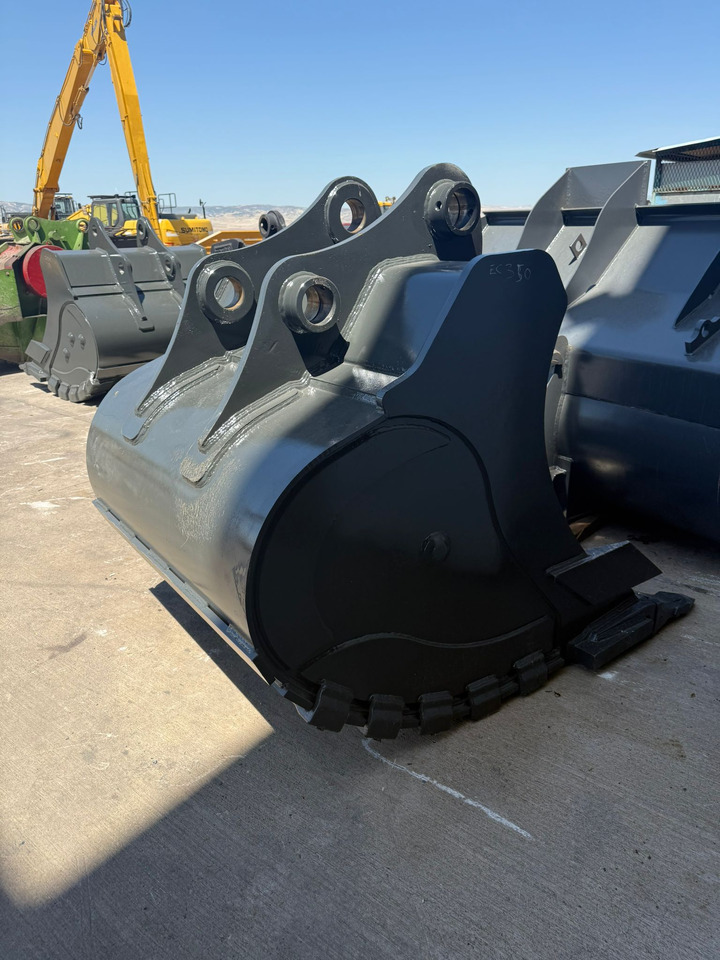 Volvo EC350 Rock Bucket - Excavator bucket: picture 3 Volvo EC350 Rock Bucket - Excavator bucket: picture 3