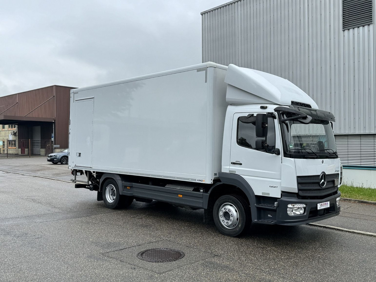 Mercedes-Benz Atego 1221 L Koffer 6,1m LBW AHK Klima TOP - Box truck: picture 1 Mercedes-Benz Atego 1221 L Koffer 6,1m LBW AHK Klima TOP - Box truck: picture 1