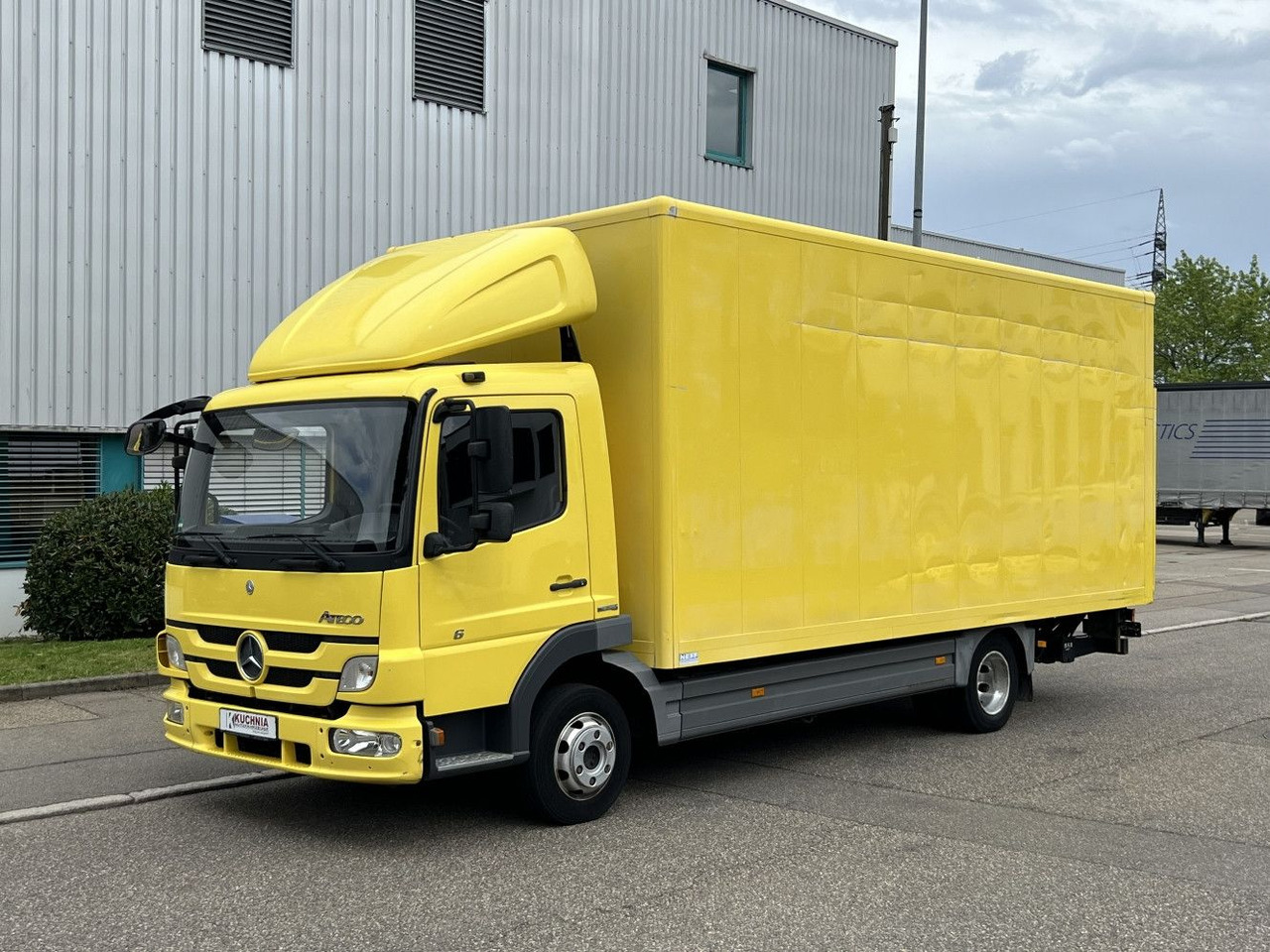Mercedes-Benz Atego 816L Möbelkoffer 6,15m LBW 3-Sitze Euro-5 - Box van: picture 1 Mercedes-Benz Atego 816L Möbelkoffer 6,15m LBW 3-Sitze Euro-5 - Box van: picture 1