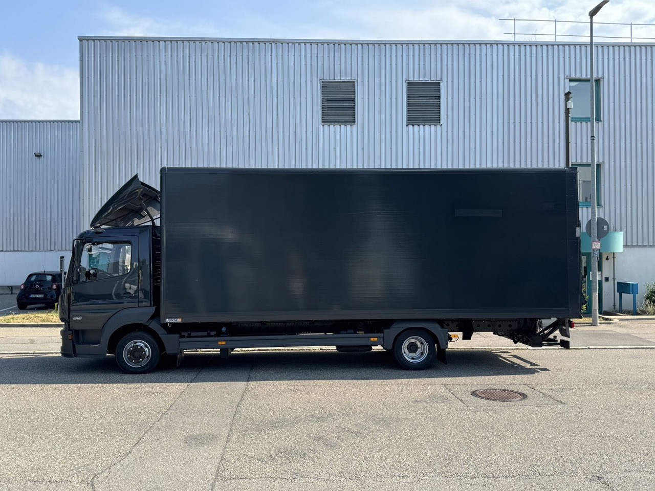 Mercedes-Benz Atego 818L Koffer 7,3m LBW Klima Automatik - Box van: picture 4 Mercedes-Benz Atego 818L Koffer 7,3m LBW Klima Automatik - Box van: picture 4