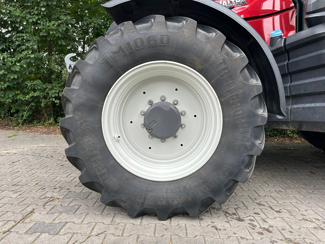 Valtra T214 Direct - Farm tractor: picture 5 Valtra T214 Direct - Farm tractor: picture 5