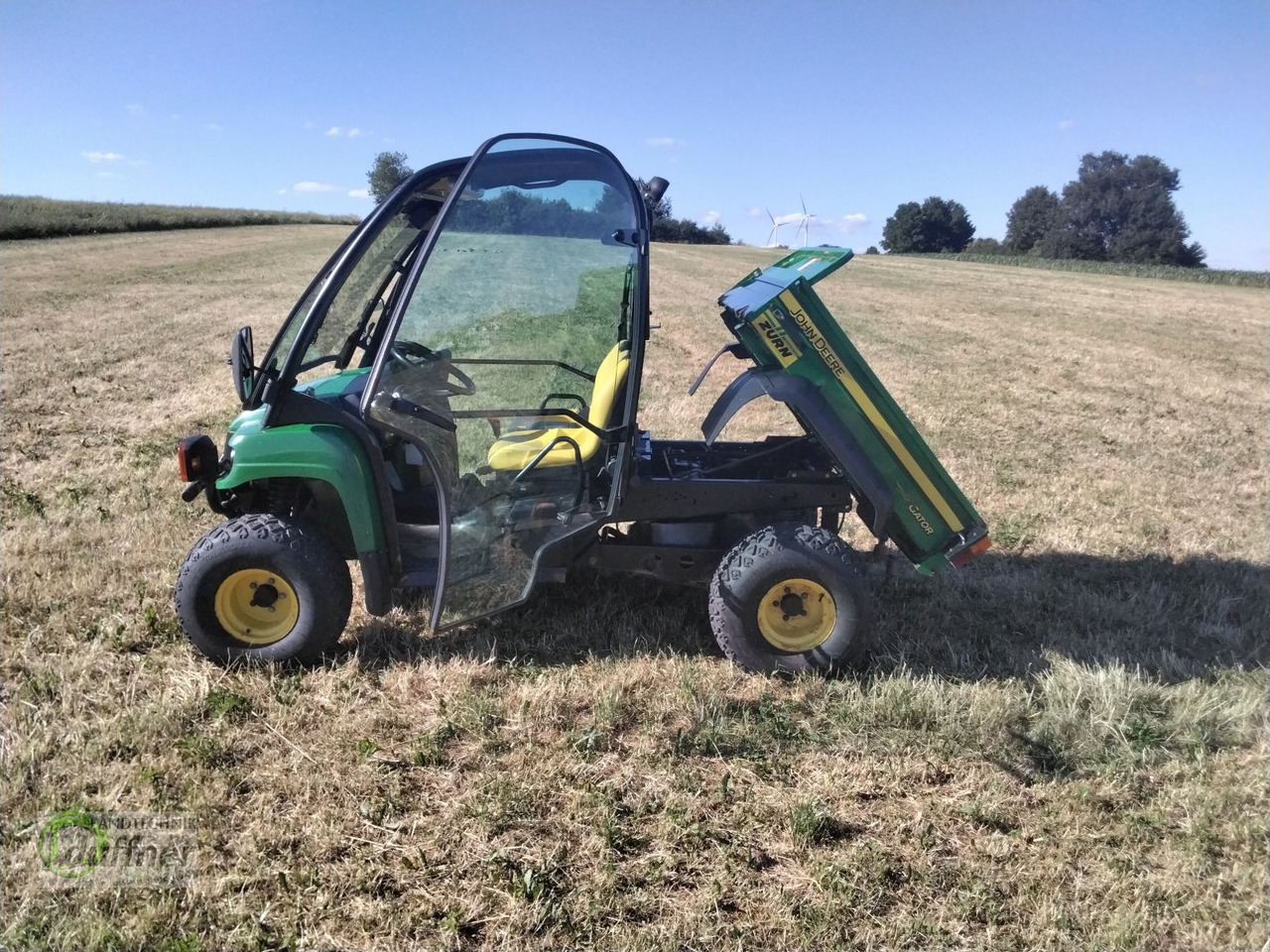 John Deere Gator 4X2 - Other machinery: picture 3 John Deere Gator 4X2 - Other machinery: picture 3