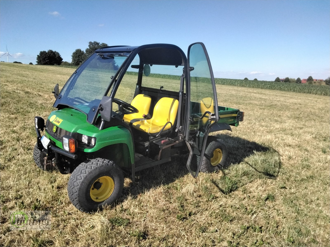 John Deere Gator 4X2 - Other machinery: picture 2 John Deere Gator 4X2 - Other machinery: picture 2