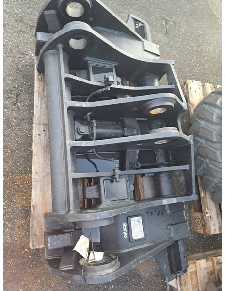 Eurosteel HKO.2017 Systeem2000, Hyundai HL960 - Quick coupler for Construction machinery: picture 2 Eurosteel HKO.2017 Systeem2000, Hyundai HL960 - Quick coupler for Construction machinery: picture 2