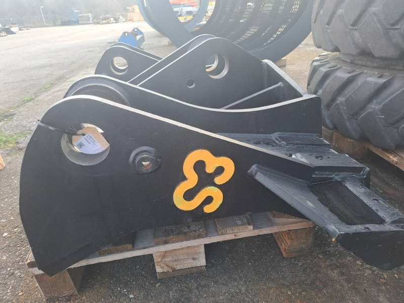Eurosteel HKO.2017 Systeem2000, Hyundai HL960 - Quick coupler for Construction machinery: picture 3 Eurosteel HKO.2017 Systeem2000, Hyundai HL960 - Quick coupler for Construction machinery: picture 3