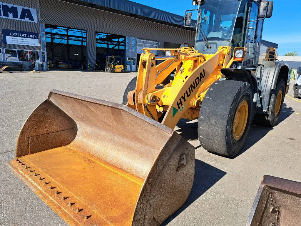 Hyundai HL740-9 XTD, HL740XTD-9 - Wheel loader: picture 2 Hyundai HL740-9 XTD, HL740XTD-9 - Wheel loader: picture 2
