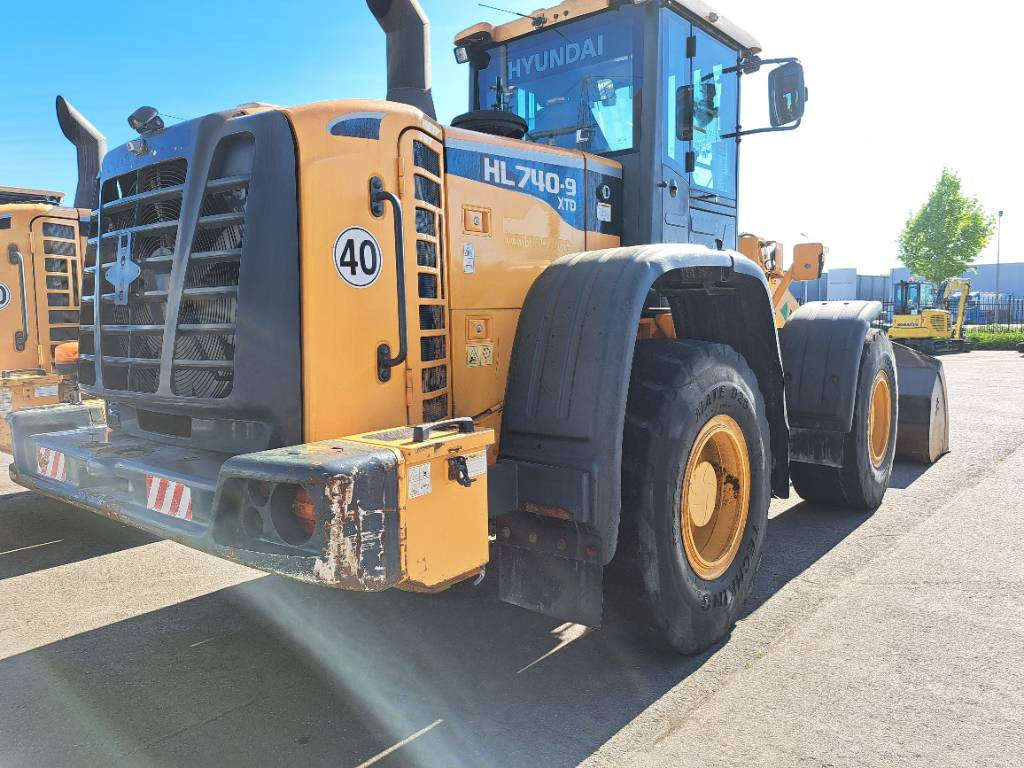 Hyundai HL740-9 XTD, HL740XTD-9 - Wheel loader: picture 3 Hyundai HL740-9 XTD, HL740XTD-9 - Wheel loader: picture 3