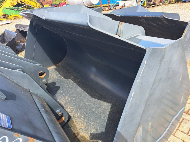 Hyundai HL980 - Bucket for Construction machinery: picture 2 Hyundai HL980 - Bucket for Construction machinery: picture 2